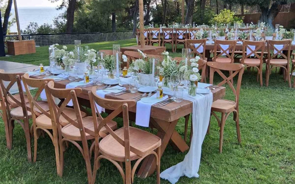 Ο εξωτερικός χώρος και τα τραπέζια δεξίωσης — λήψη 11