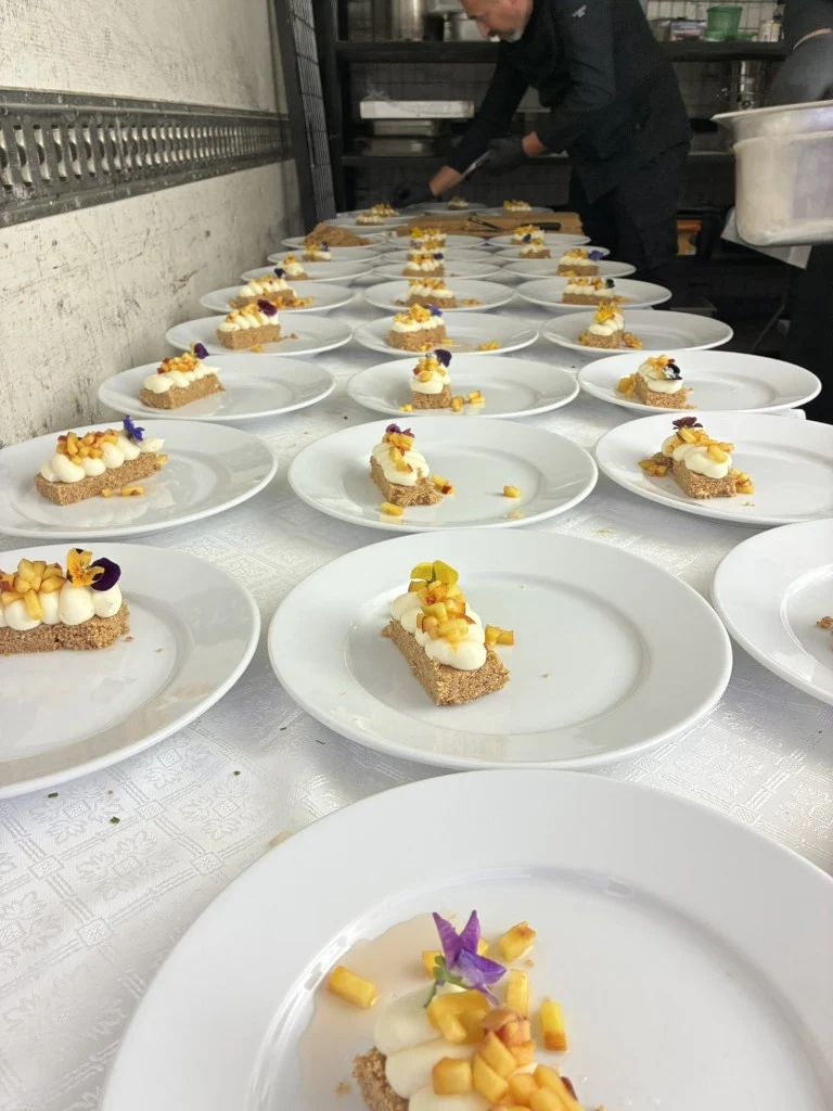 Προετοιμασία και παρουσίαση catering Zaikos — λήψη 3
