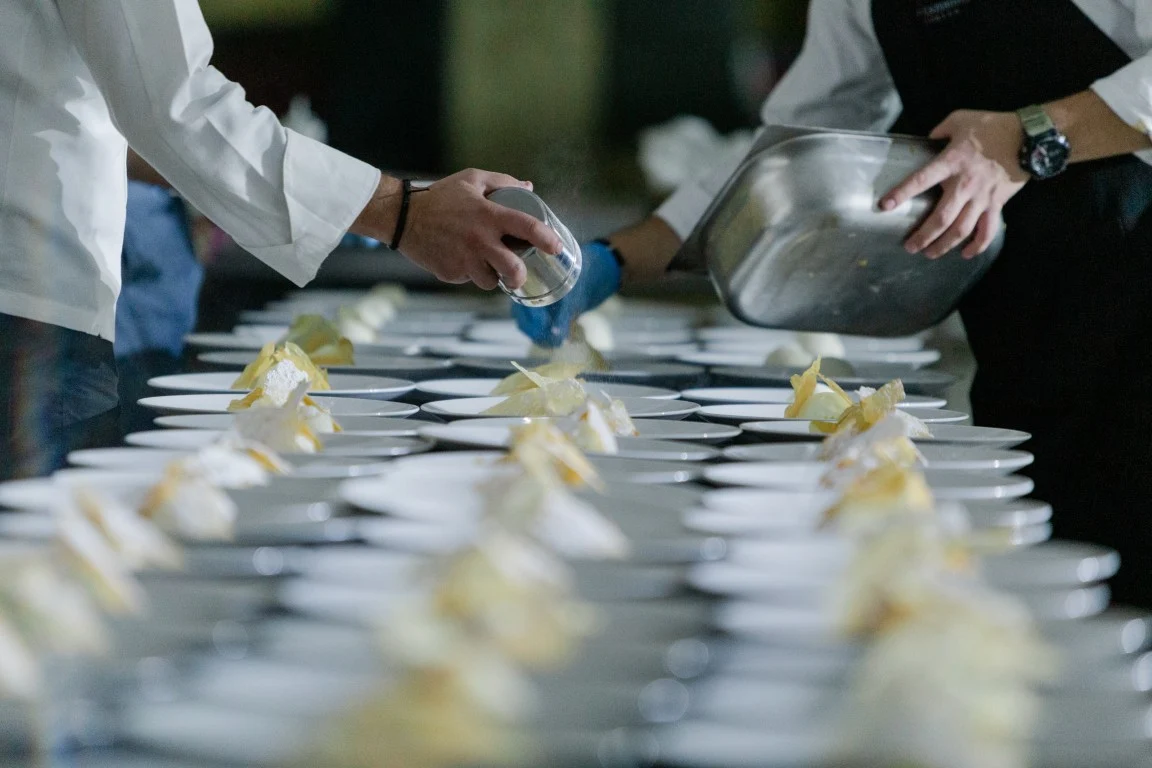 Προετοιμασία και παρουσίαση catering Zaikos — λήψη 2